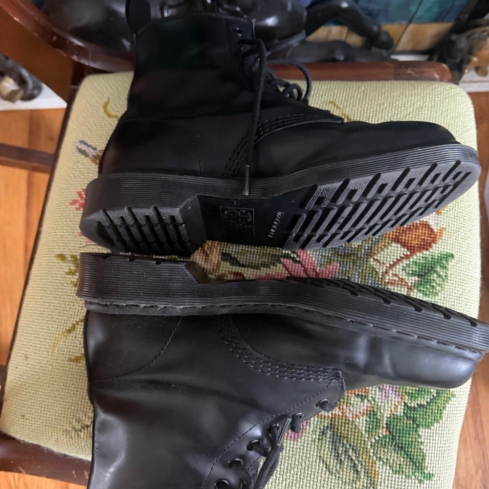 Dr. Martens Black Lace-Up Combat Boots Women's 8 Mono Black on black Moto - Picture 3 of 11
